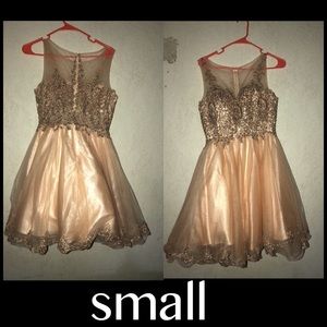 2 dama dresses or can be used for any occasions.